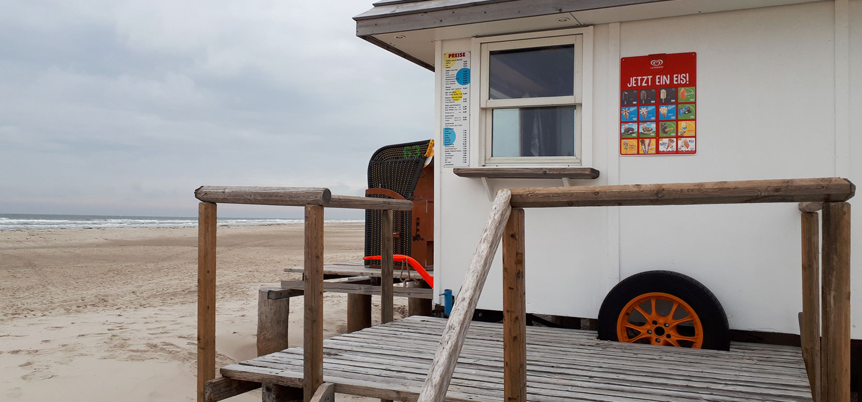 Blauer Himmel mit Wolken
